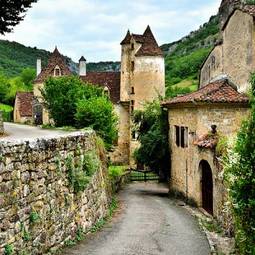 Fotoroleta droga wzdłuż wioski autoire we francji