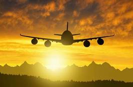 Obraz na płótnie airliner transport góra słońce niebo