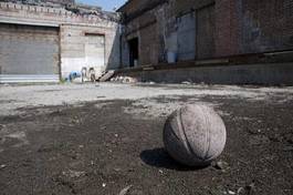 Fotoroleta piłka stary koszykówka ogród