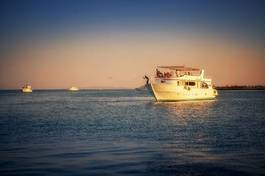 Fotoroleta jacht łódź statek morze czerwone słońce