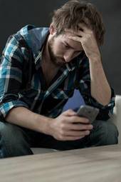 Obraz na płótnie mężczyzna twarz smutny sms allein