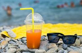Naklejka ludzie słońce plaża napój lato