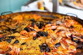 Fotoroleta traditional paella with seafood in a market