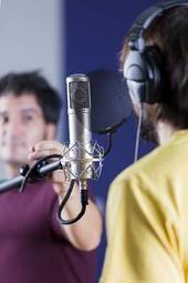 Fotoroleta muzyka mikrofon śpiew mężczyzna