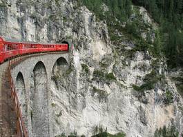 Obraz na płótnie szwajcaria wiadukt góra tunel