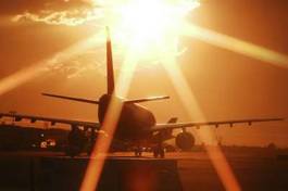 Obraz na płótnie samolot przy zachodzie słońca