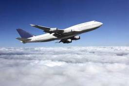 Fototapeta samolot wznoszący się ponad chmury