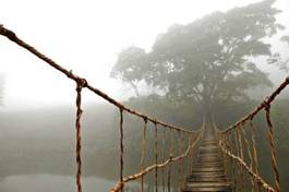 Naklejka wiszący most we mgle