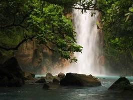 Obraz na płótnie wodospad w dzikiej dżungli
