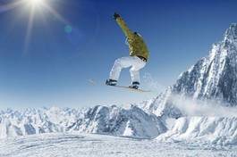 Plakat narciarz góra mężczyzna śnieg