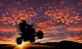 Obraz na płótnie niebo góra motocykl świt świeży