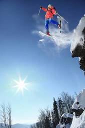Plakat śnieg narciarz niebo zabawa szczyt