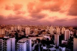 Plakat brazylia noc miejski widok architektura