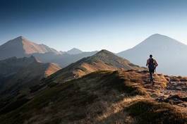 Obraz na płótnie pejzaż ścieżka mężczyzna góra tatry