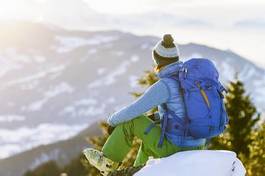 Plakat mężczyzna góra sporty zimowe alpinista