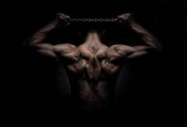 Plakat muskularny sportowiec rozciąga mięśnie