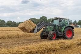 Plakat traktor słoma natura pole rolnictwo