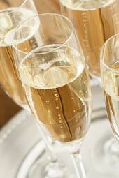 Obraz na płótnie napój świętować biały toast kryształ