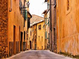 Naklejka rustykalna średniowieczna droga we toskanii