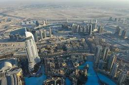 Plakat panoramiczny arabski wieża niebo architektura