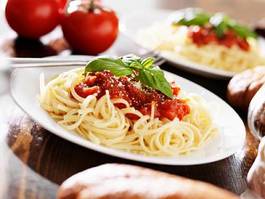 Plakat świeży włoski pomidor jedzenie linguine