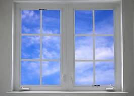 Plakat okno z błękitnym niebiem