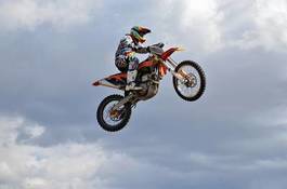 Plakat motocykl offroad mężczyzna niebo