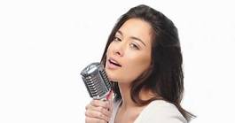 Plakat kobieta mikrofon muzyka śpiew