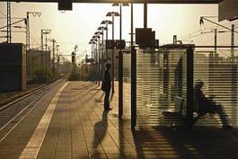 Plakat peron widok stacja kolejowa samotność