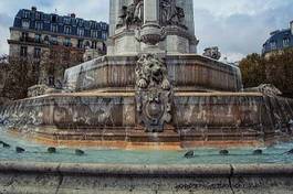 Plakat statua architektura europa lew fontanna