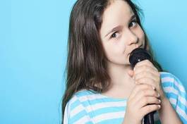 Plakat kobieta karaoke śpiew
