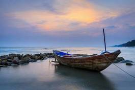 Plakat natura tajlandia łódź wybrzeże widok