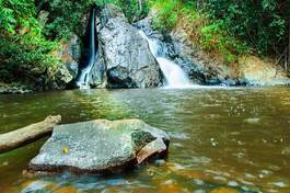 Naklejka tropikalny pejzaż natura las wodospad