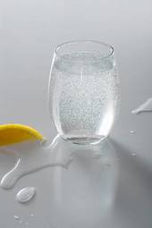 Obraz na płótnie woda napój cytryna tło