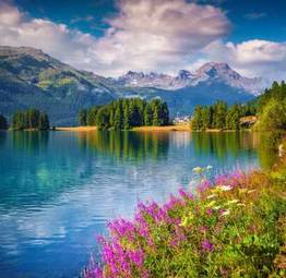 Plakat piękny widok na górskie jezioro