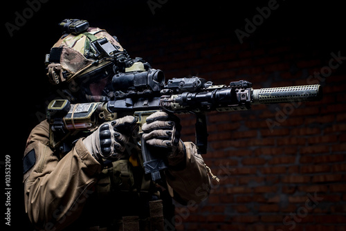 Fotoroleta wojskowy żołnierz armia egzekwowania broń