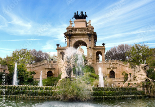 Naklejka park architektura fontanna barcelona woda