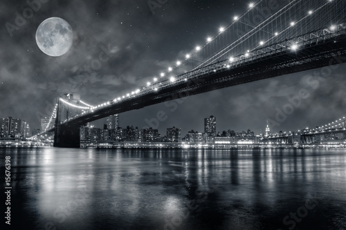 Fotoroleta Most Brukliński na tle księżyca w pełni