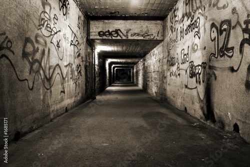 Fototapeta Tunel w graffiti