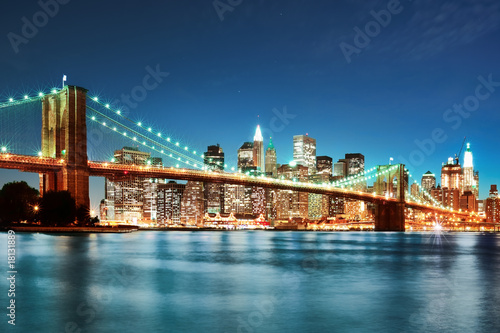 Obraz na płótnie Świecący Brooklyn Bridge nocą