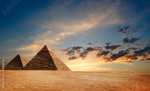 Naklejka pejzaż piramida lato architektura