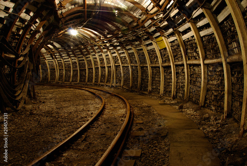 Fotoroleta korytarz tunel maszyna stary miedź