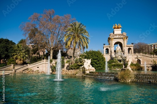 Naklejka ogród park barcelona smok hiszpania