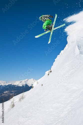 Fototapeta śnieg niebo góra narciarz