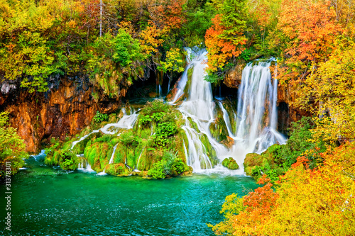 Plakat las krajobraz woda jesień europa