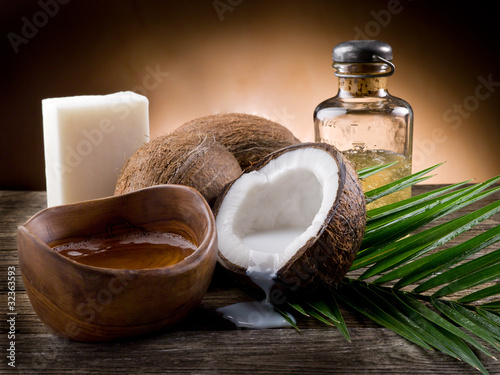 Obraz na płótnie Naturalne kosmetyki z orzecha kokosowego