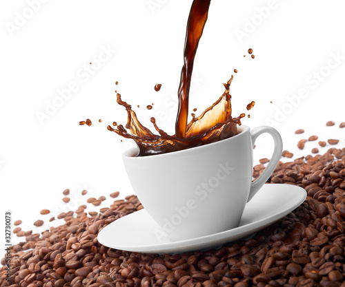 Naklejka kawa napój filiżanka na białym tle rozchlapać