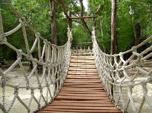Obraz na płótnie most dżungla klif natura stary