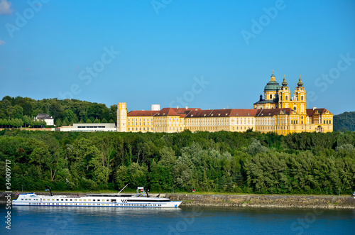 Fotoroleta zamek statek klasztor pałac