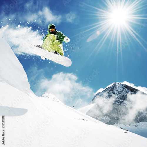 Fotoroleta Snowboarder w trakcie skoku